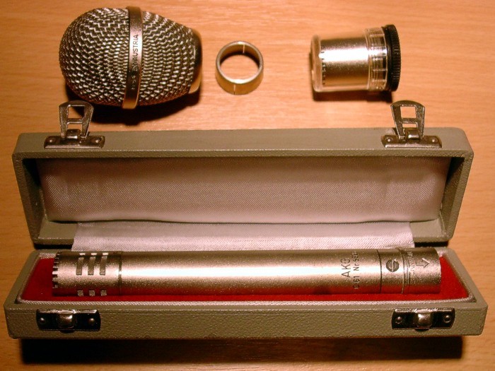mikrofon AKG C61 Nr.6896 s vložkou CK1 Nr.6848 v originální krabičce, originální plastová krabička s vložkou CK2 a originální windscreen s upevňovacím kroužkem
